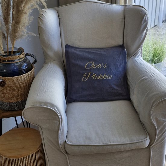 Kussen Kussenhoes met tekst bedrukt cadeau tekstbord plekje | opa’s plekkie | grijs met opdruk mokka | 45x45 cm | vaderdag verjaardag opa man
