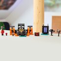Set LEGO Minecraft Wither Battle avec Wither, squelettes, portail et blocs de construction orange et gris.