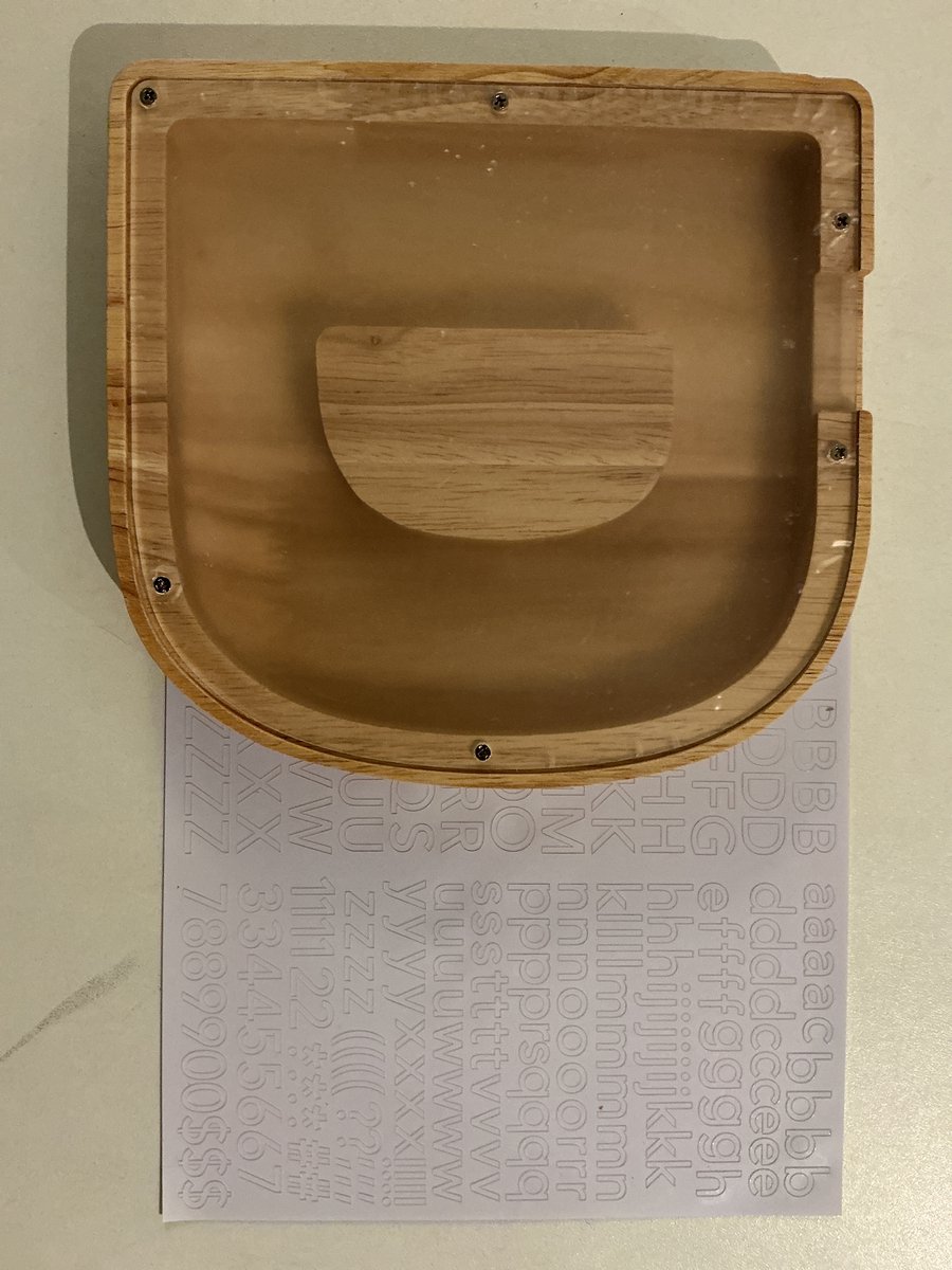SPAARPOT HOUT LETTER D