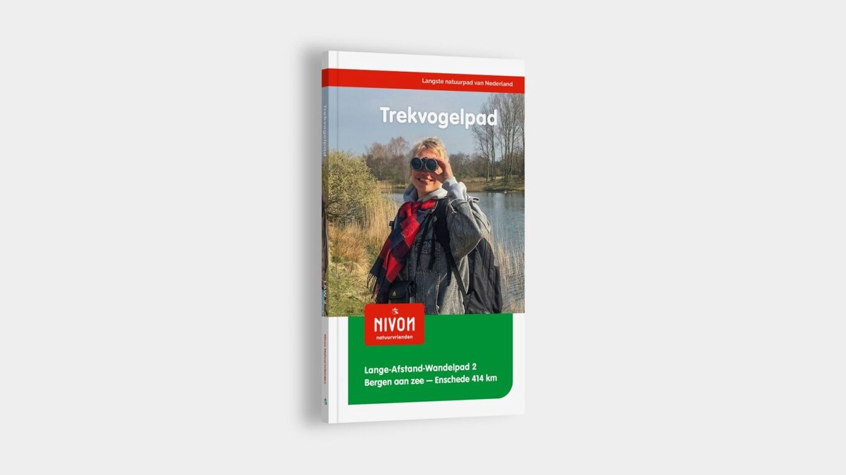 Boek "Trekvogelpad". Vrouw met zonnebril en sjaal, met bos en water op achtergrond. Langste natuurpad van Nederland.