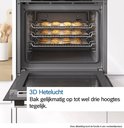 3D Hetelucht oven met drie niveaus vol met versgebakken koekjes.