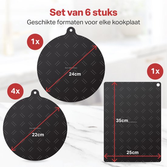 Set van 6 zwarte inductiebeschermers met ruitpatroon in diverse maten: 1x 24cm, 1x 35x25cm en 4x 22cm.