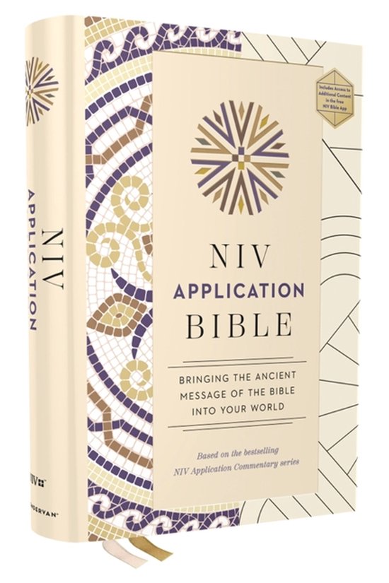 NIV Application Bijbel met geborduurde patronen in crème, paars en goud. Bevat de tekst 'NIV APPLICATION BIBLE'.