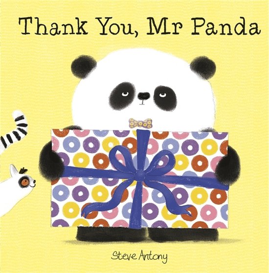 De voorkant van het boek 'Thank You, Mr Panda' toont een panda met een cadeaubox met veelkleurige cirkels en een blauwe strik. Naast de panda staat een gestreept dier met een ringstaart.