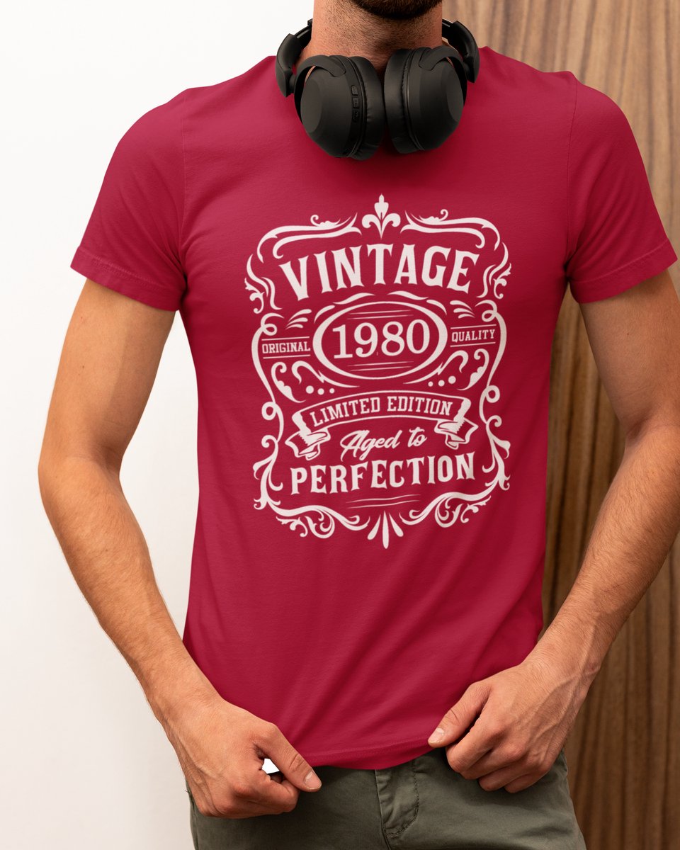 1980 Jaar Rood T-shirt Heren - Maat M - Vintage Aged To Perfection - Verjaardag Cadeau Mannen - Limited Edition