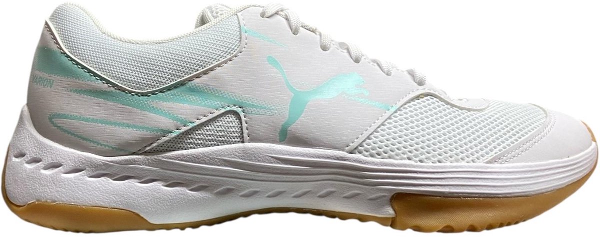 PUMA witte voetbalschoenen met gumrubberen zool, maat 40.5, lichtgewicht en ademend ontwerp.