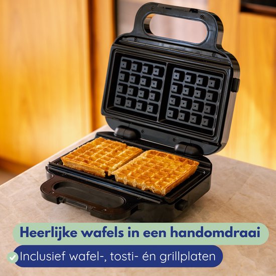 Open zwart wafelijzer met twee goudbruine wafels erin. Heerlijke wafels in een handomdraai.