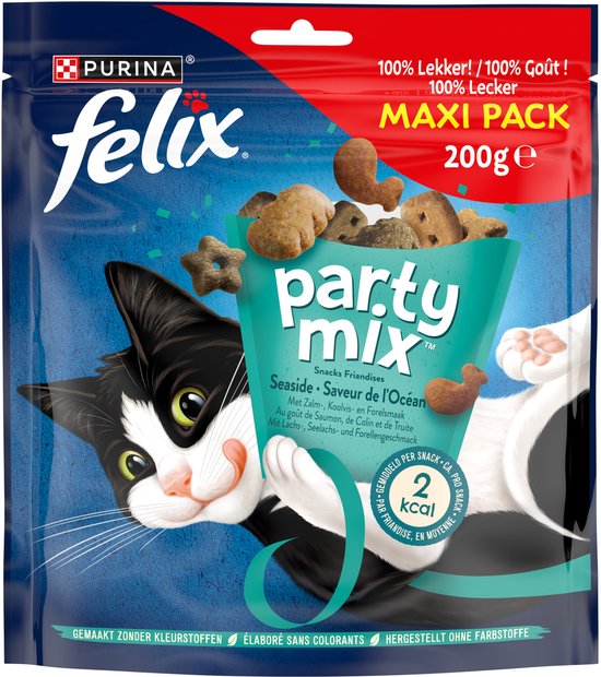 Felix Party Mix Seaside Maxi Pack 200g met zalm, koolvis en forel. Zwart-witte kat met ster-, vis- en ronde snacks.