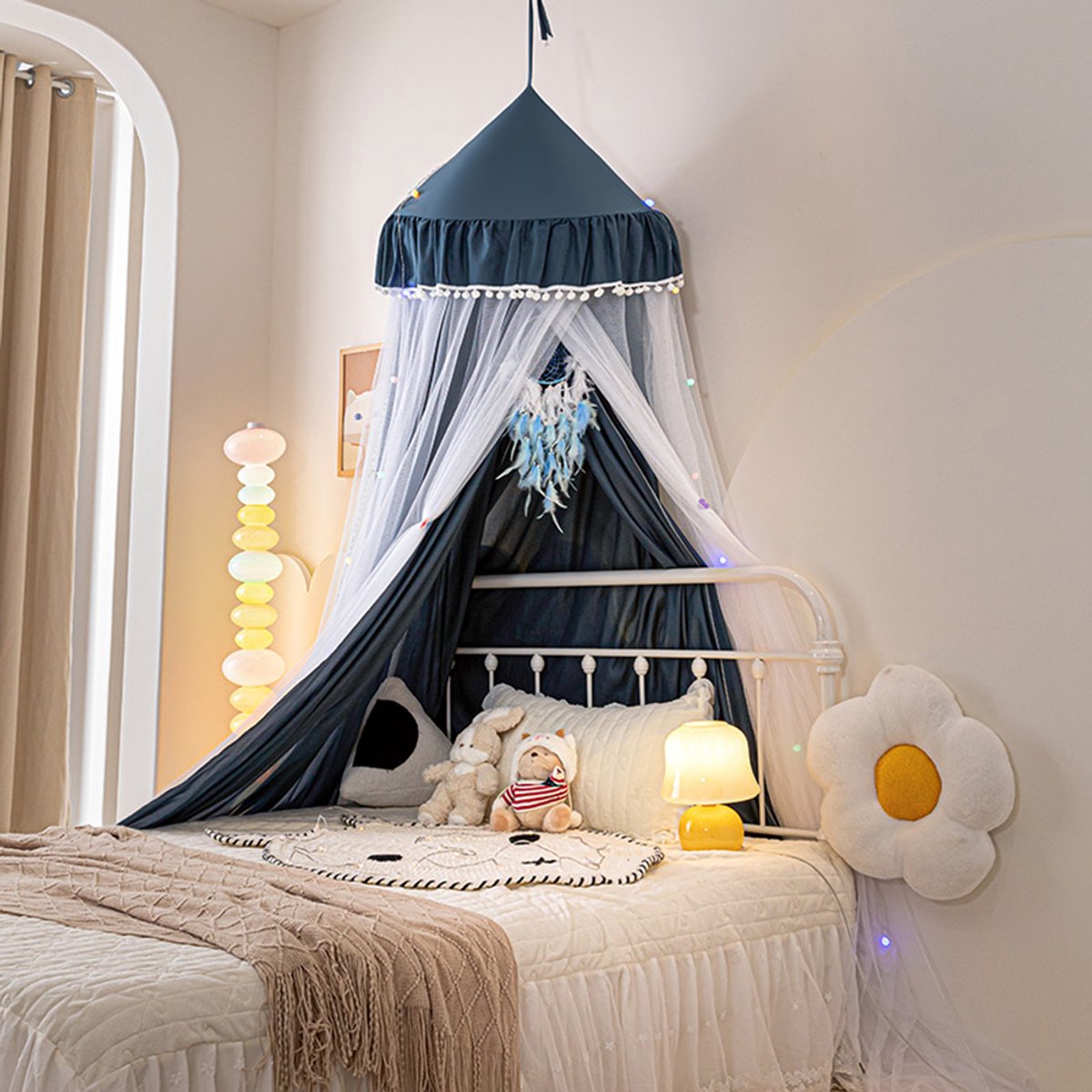 Qelus Baby Klamboe met Leuke Pomponnen - Dubbellaags Rond Muggennet - Inclusief Installatiemateriaal - Verduistering - Bedtent voor Babykamer/Tweepersoonsbed/Familiebed - Navyblauw