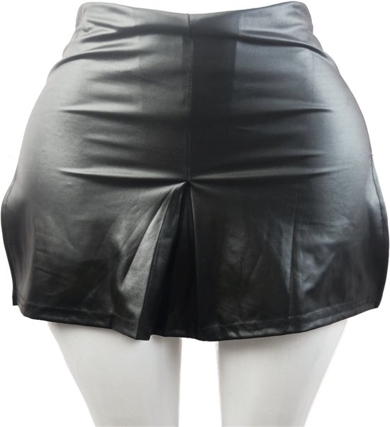 Korte broek - Maat M/L - wet look zwart shorts rok broek