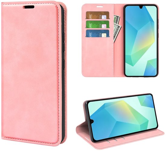 Roze telefoonhoesje in verschillende standen: gesloten, open met kaarten en telefoon, en staand met telefoon.