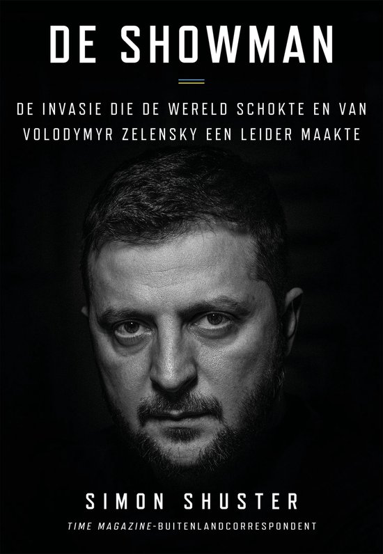 Boekomslag van "De Showman" met een portret van Volodymyr Zelensky. Titel: "De Showman". Ondertitel: "De invasie die de wereld schokte en van Volodymyr Zelensky een leider maakte". Auteur: Simon Shuster.