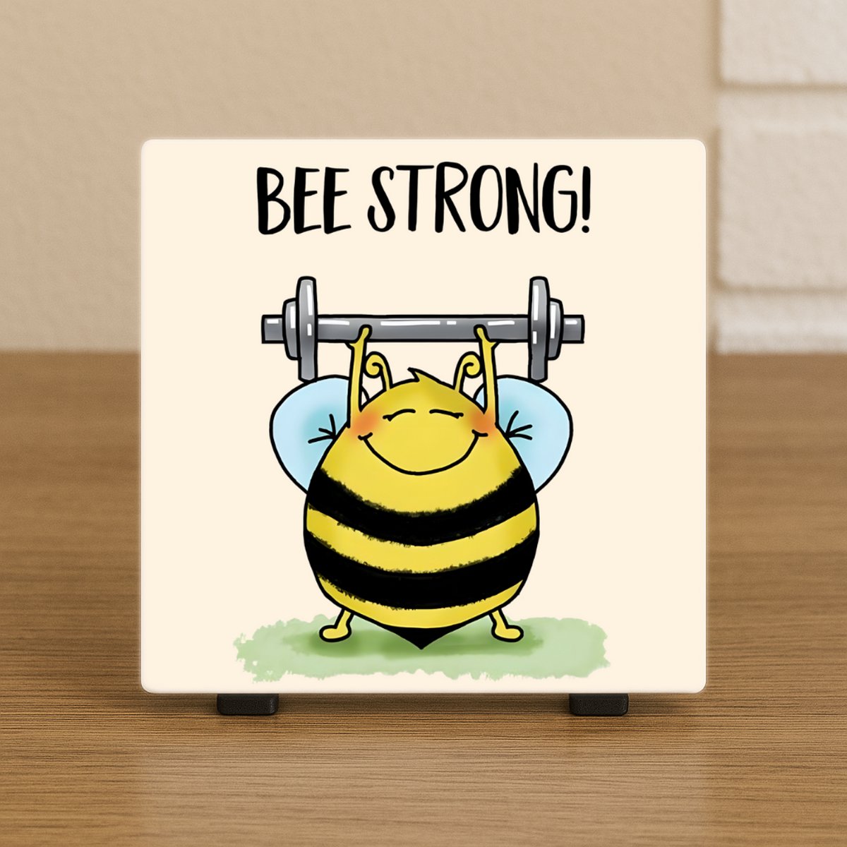 Wenstegeltje “Bee Strong!” – Bij met Halter Decoratie – Spreuktegel – Stijlvolle Woondecoratie met Boodschap – Trendy nu– Hip trendy tegeltje – Cadeau – Zomaar – Deco