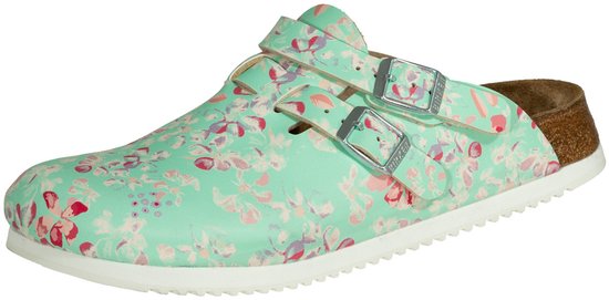 Zijaanzicht van een mintgroene Birkenstock-klomp met bloemendessin, kurkzool en verstelbare zilverkleurige gespen.