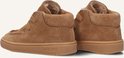 Cognackleurige suède sneakers met 'SHOESME' opdruk op de zool en zijkant.