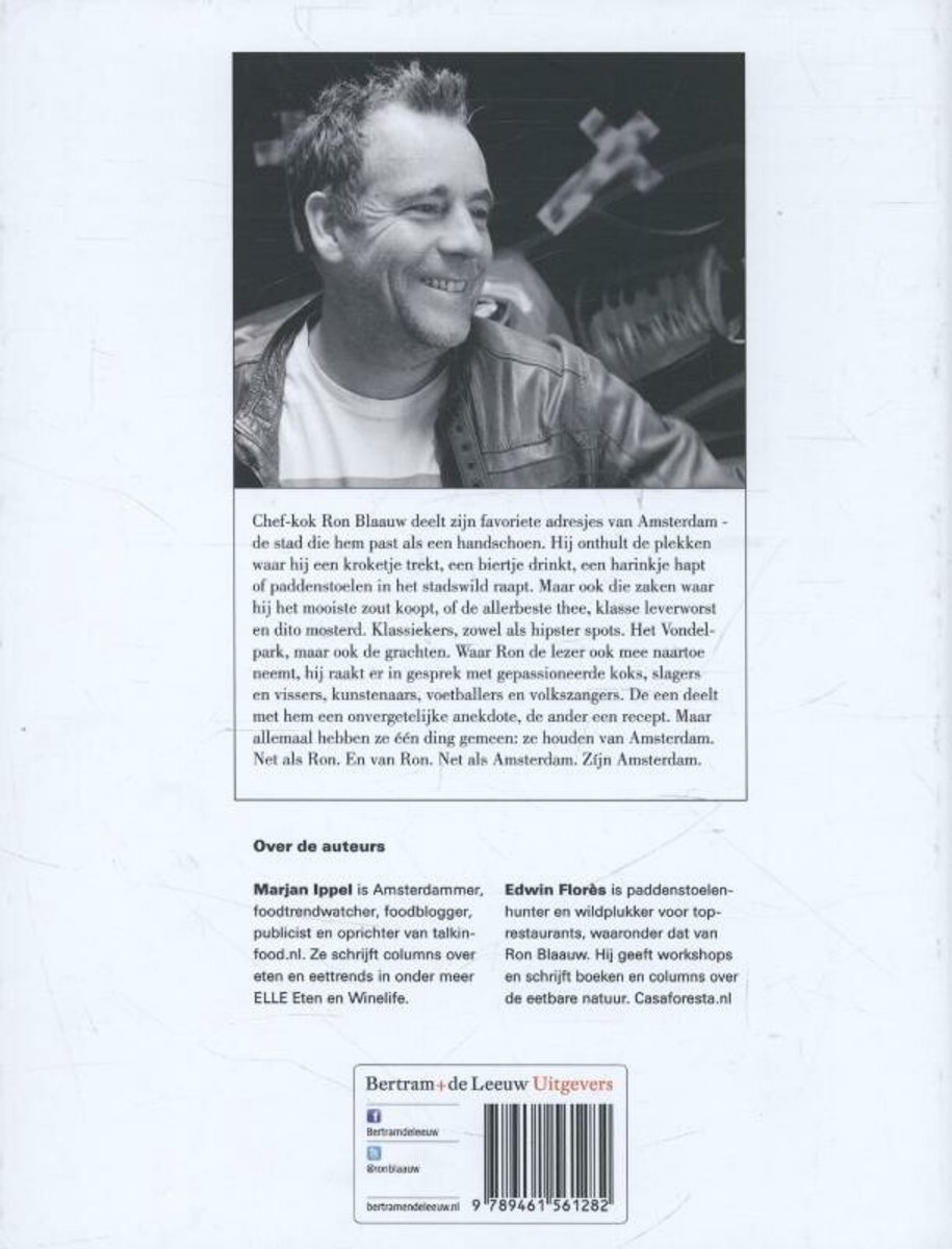 Chef-kok Ron Blauw met een glimlach, op de achterkant van een kookboek.