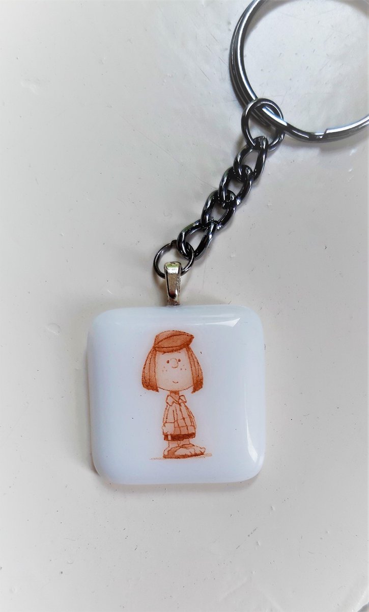 Jewels Delight Sleutelhanger Peppermint Patty Peanuts Stripfiguur Glasfusing Meisje Handgemaakt Uniek