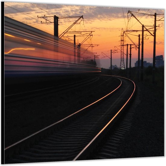 Dibond –Langsrijdende Trein -80x80 Foto op Aluminium (Met ophang)