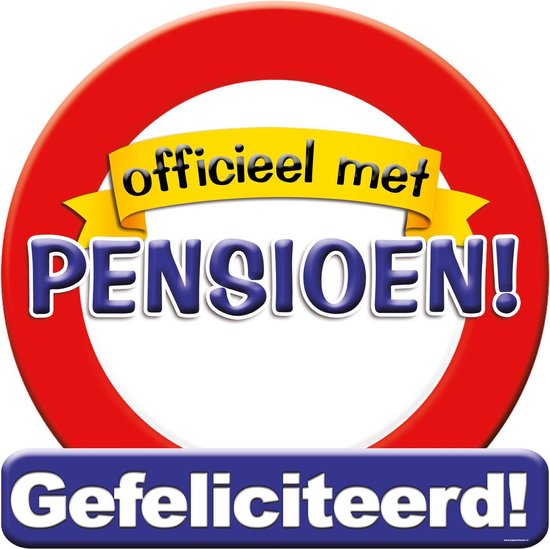 Een ronde decoratie met rode rand en een geel lint waarop 'officieel met pensioen!' staat. Onder een blauwe balk met 'Gefeliciteerd!'.