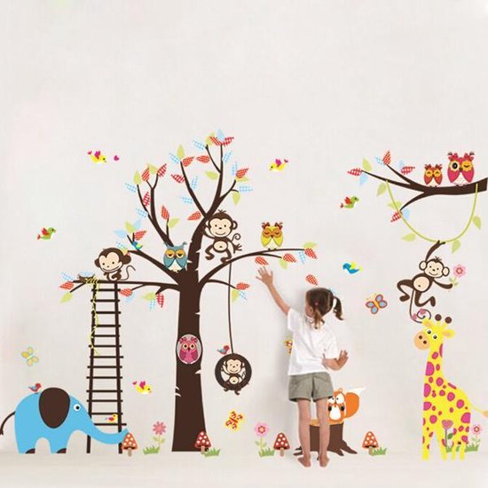 Muursticker boom met vrolijke dieren in het bos - Decoratie kinderkamer / babykamer jongens & meisjes - Dieren sticker