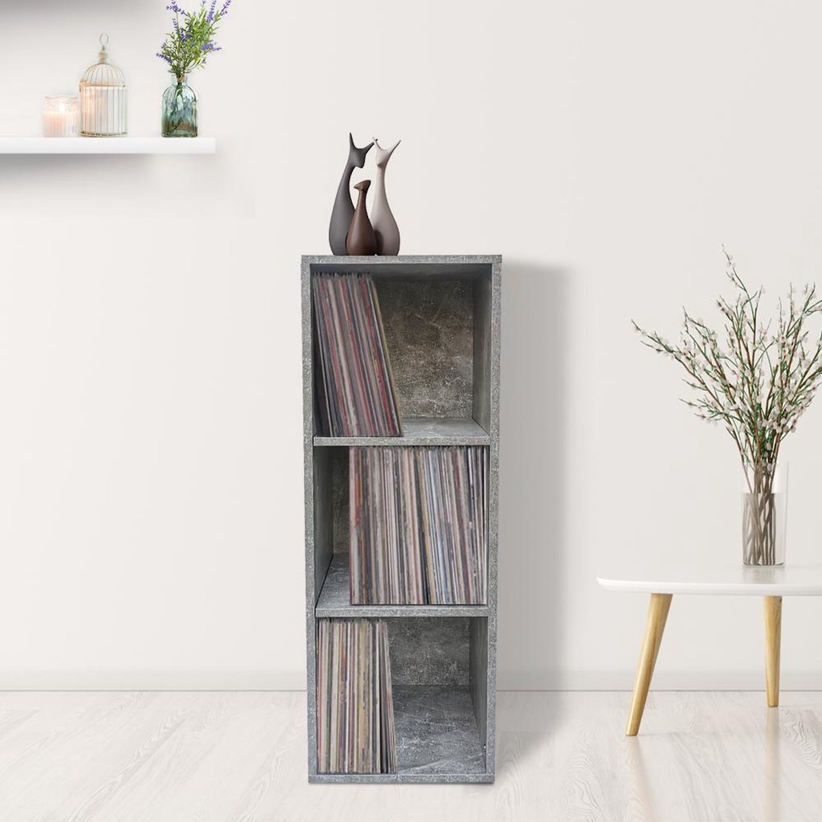Voor wie eens iets anders wil dan een standaard Ikea 'Kallax' platenkast, is deze kast met uittrekbare laden misschien een idee. Helaas zijn deze Lp