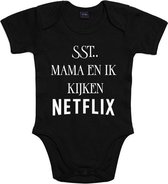Rompertje met tekst "Mama en ik kijken Netflix", romper zwart met wit voor kraamcadeau of babyshower, voor pasgeborene,