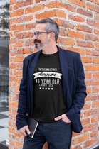 Leuke Grappige Verjaardag T-Shirt 45 Jaar | This is how an awesome 45 year old look like | Vaderdag cadeau | Cadeau voor Hem | Verjaardag Shirt | Humor | Maat L