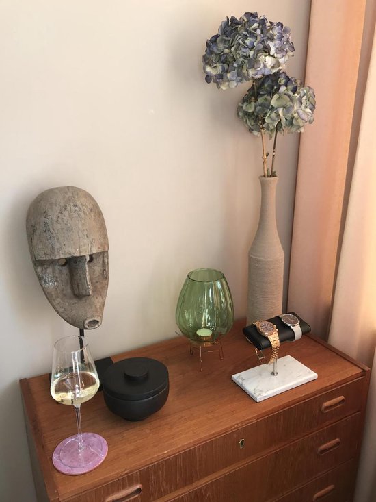 Jager met jachthond. Een bronzen groep op zwart marmeren sokkel