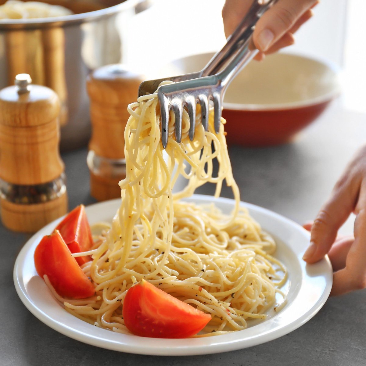 Doitool Pince à spaghettis en acier inoxydable avec poignée pour salade 