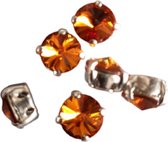 Opnaai studs ( 4 gaatjes ) gezet met Swarovski kristallen  ( Sew On ) , zilverkleurig , 8 mm per 24 stuks in de kleur Topaz