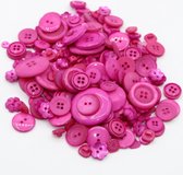 250 gram diverse knopen gemengde maten en materiaal. Kleur fuschia roze