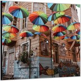 Dibond –Gekleurde Parapluutjes in Stad-50x50 Foto op Aluminium (Wanddecoratie van metaal)