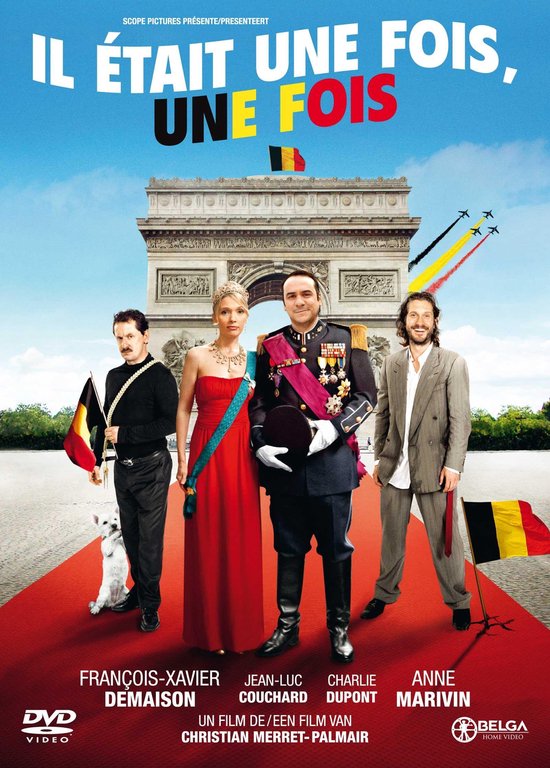 Poster van 'Il était une fois, une fois'. Vier personen en een hond staan op een rode loper voor de Arc de Triomphe. De filmtitel is prominent aanwezig.