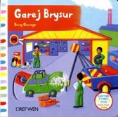 Cyfres Gwthio, Tynnu, Troi: Garej Brysur/Busy Garage
