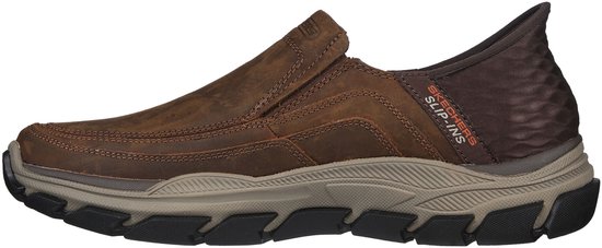 Bruine leren slip-on schoen met taupe zool en oranje 'Slip-ins' logo.
