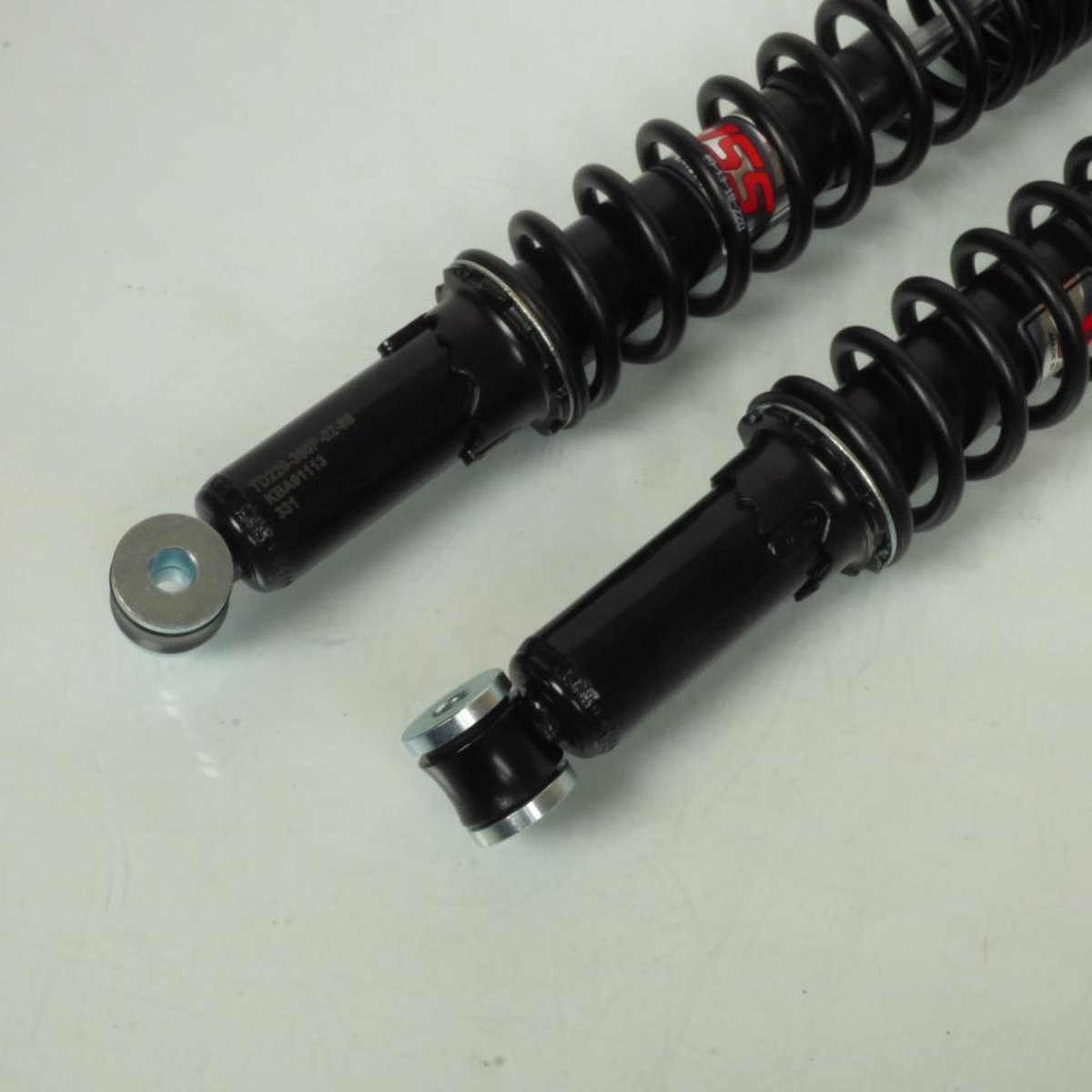 paar zwarte yss 360mm achterschokdempers voor piaggio 125 x8 scooter 2004-2010