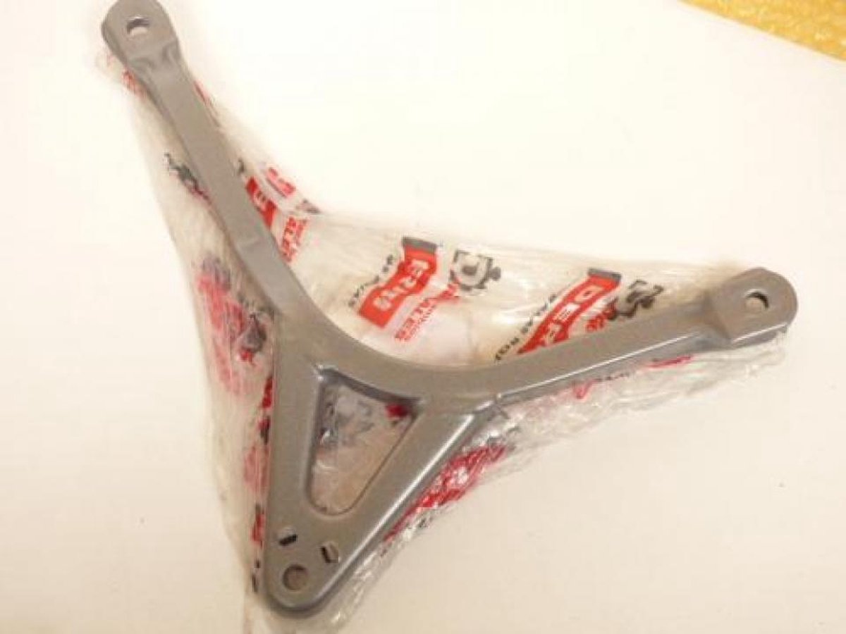 voetsteunplaat rechts voor derbi 50 senda motor 1996 - 1999 00h00103703 nieuw