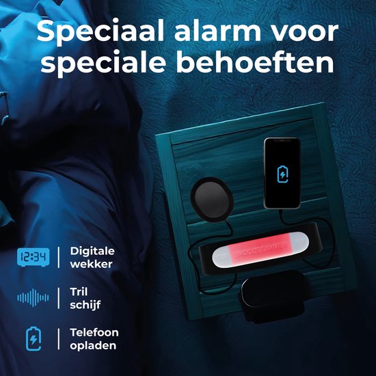 Nachtkastje met digitale wekker, trilschijf, smartphone en oplader. Toont 12:34.