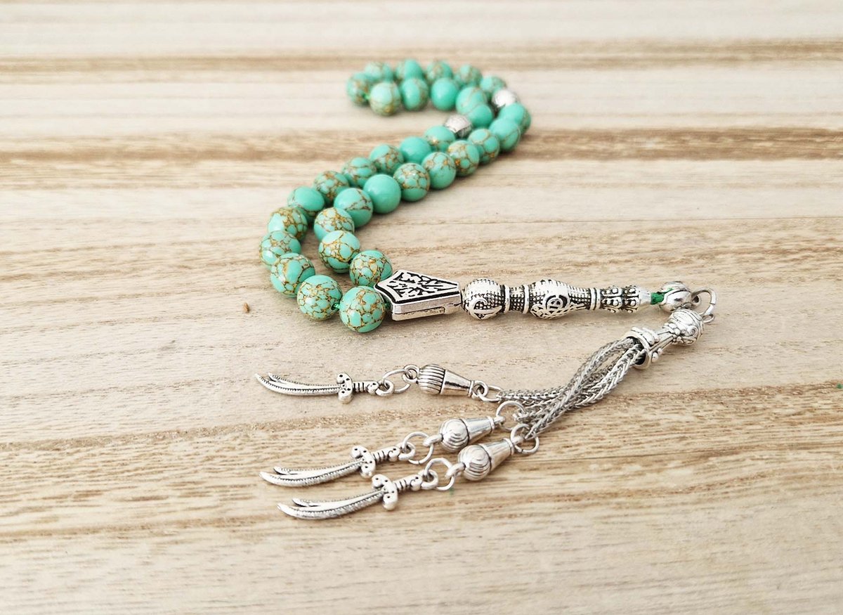 Handgemaakte tesbih "tasbih" natuursteen "Groen howliet gesponnen goud" - Aantal kralen 33 - Diameter kralen 8 MM - met metaal tassel "model 8" - Een mooi cadeau-idee
