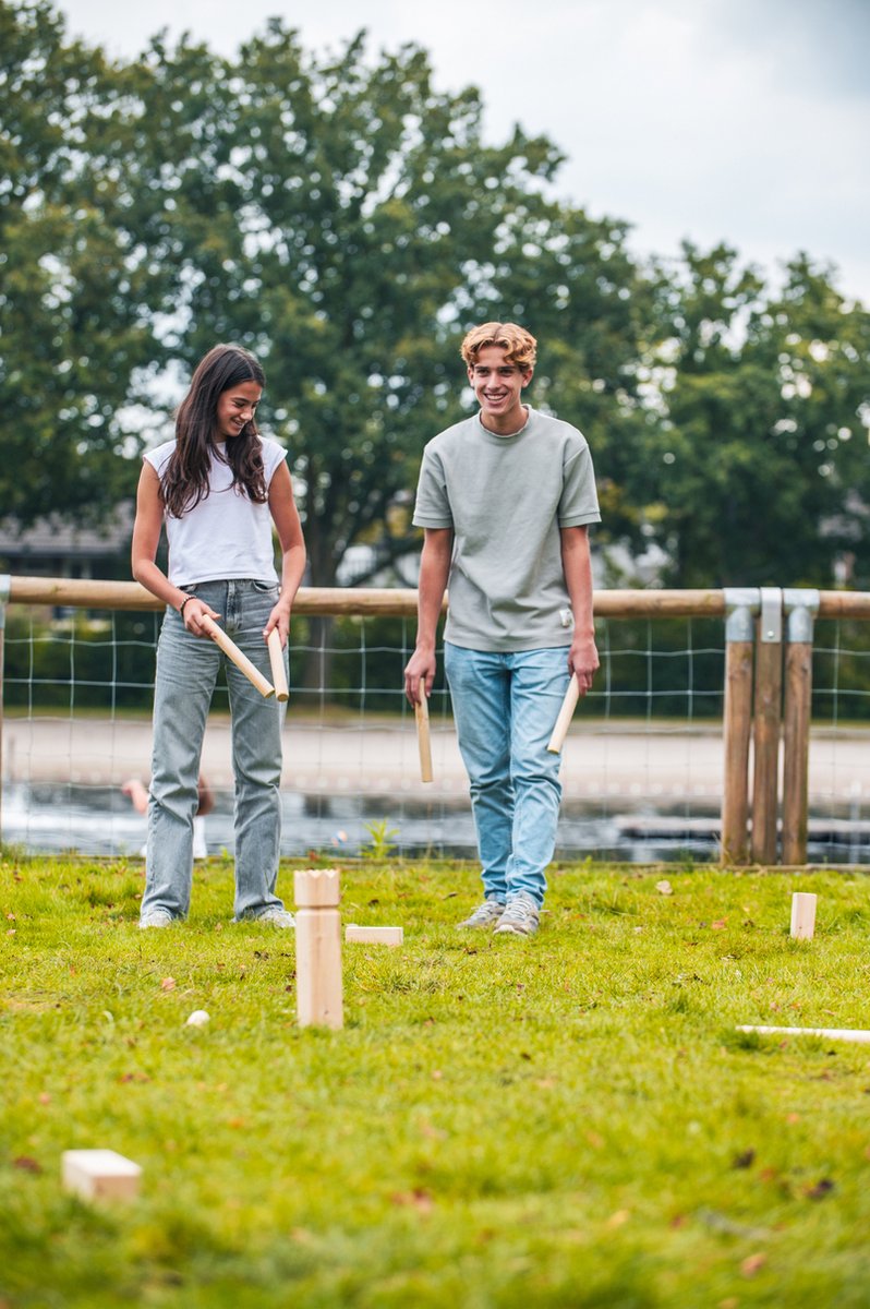Bex Kubb Original – Zweeds Vikingschaak – Premium Buitenspel – Massief Rubberhout – Koning Met Houtkleurige Kroon – Vanaf 8 Jaar – Inclusief Draagtas — afbeelding 9