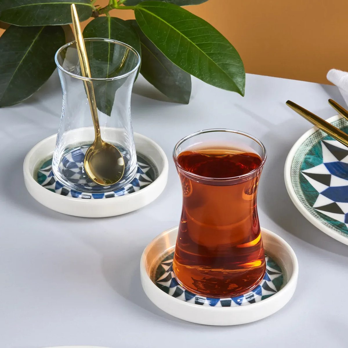Karaca Roman - Keramische Theeset met onderzetters - 12-delig - 6 Persoons