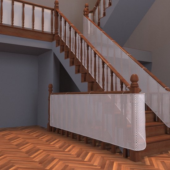 Wit veiligheidsnet met ronde perforaties, bevestigd aan een houten trapleuning met witte touwtjes.