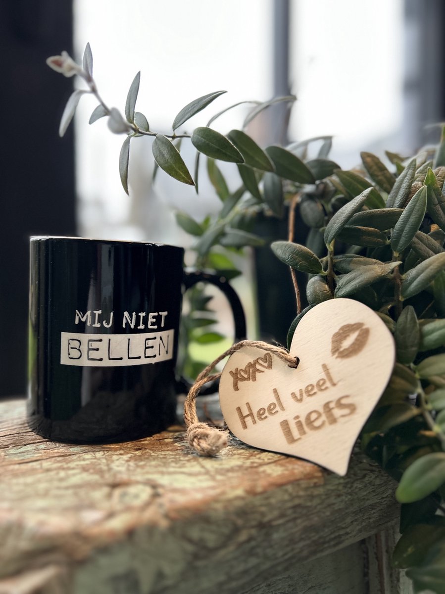 Creaties van Hier - Beker - Black & White mok - Mij niet bellen - met houten hartje Bedankt