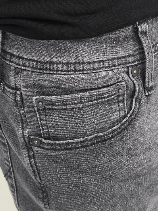 Close-up van de coin pocket van grijze jeans.