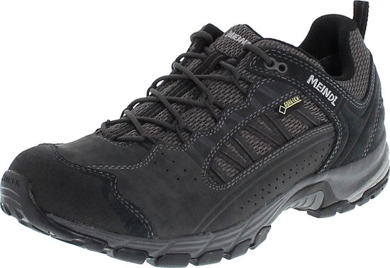 Zwarte wandelschoen met Gore-Tex logo, grijze veters en een robuuste zool.