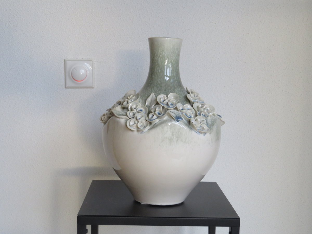Handgemaakte Decoratieve Vaas – 32 cm - met bloemdecoratie