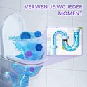 Paarse en blauwe wc-blokjes die in een kolkende wc-pot met blauw water vallen. Een inzet toont de reiniging van een gootstuk.