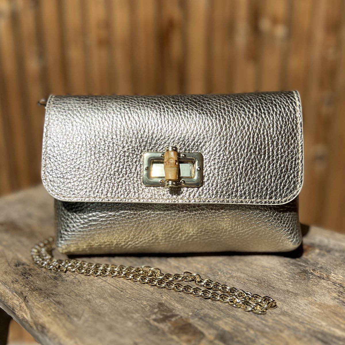 Mini leren crossbody tasje in goudkleur