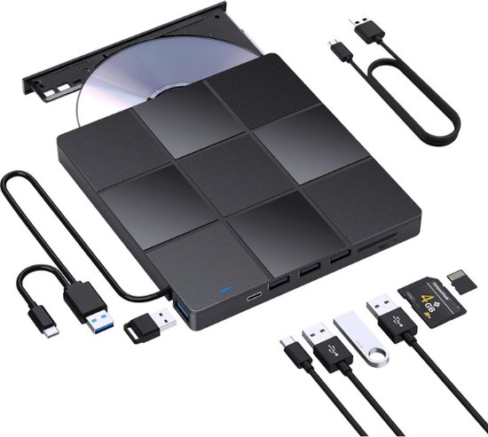 Zwarte externe CD/DVD-speler met open lade, schijf, kabels en USB-sticks.
