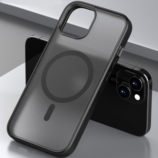 Coque noire mate transparente avec anneau MagSafe.